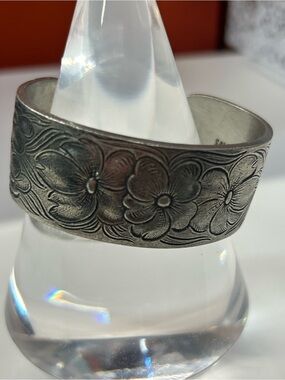 Salisbury Pewter floral cuff bracelet. July birthday version